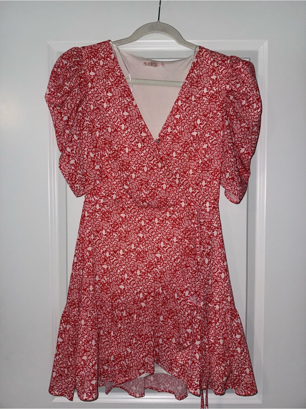 Women’s Red Floral V-Neck Mini Dress with Puff Sleeves